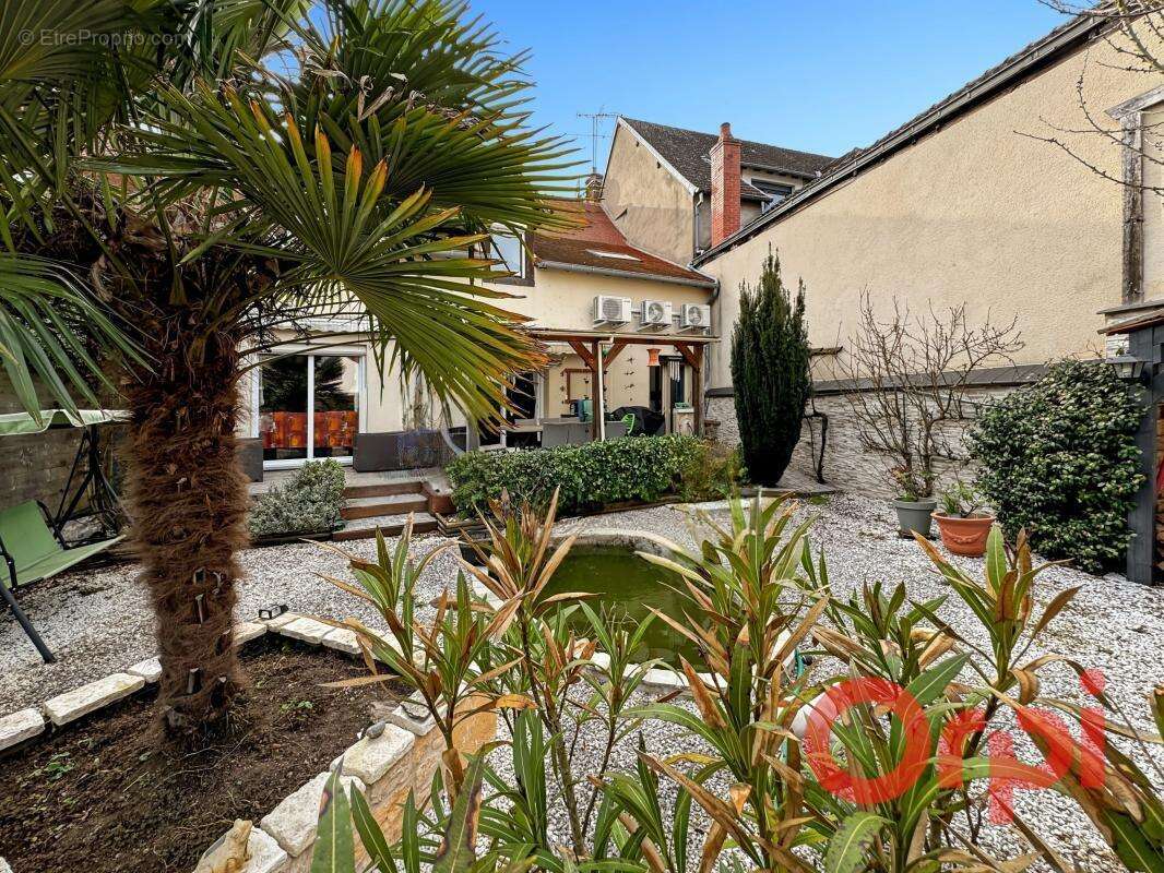 Maison à SAINT-BONNET-TRONCAIS