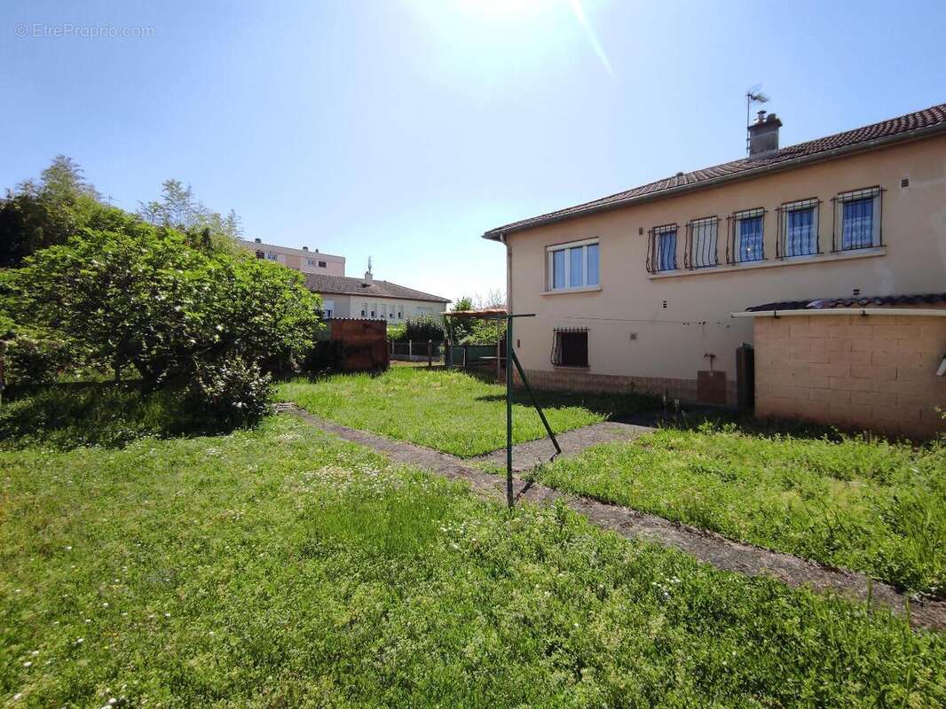   - Maison à MEYZIEU