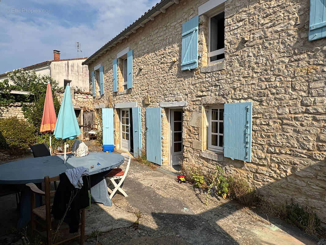 Maison 6 pièces 106 m² · à Sainte-Marie-de-Re · 106 m² · 498 750 €