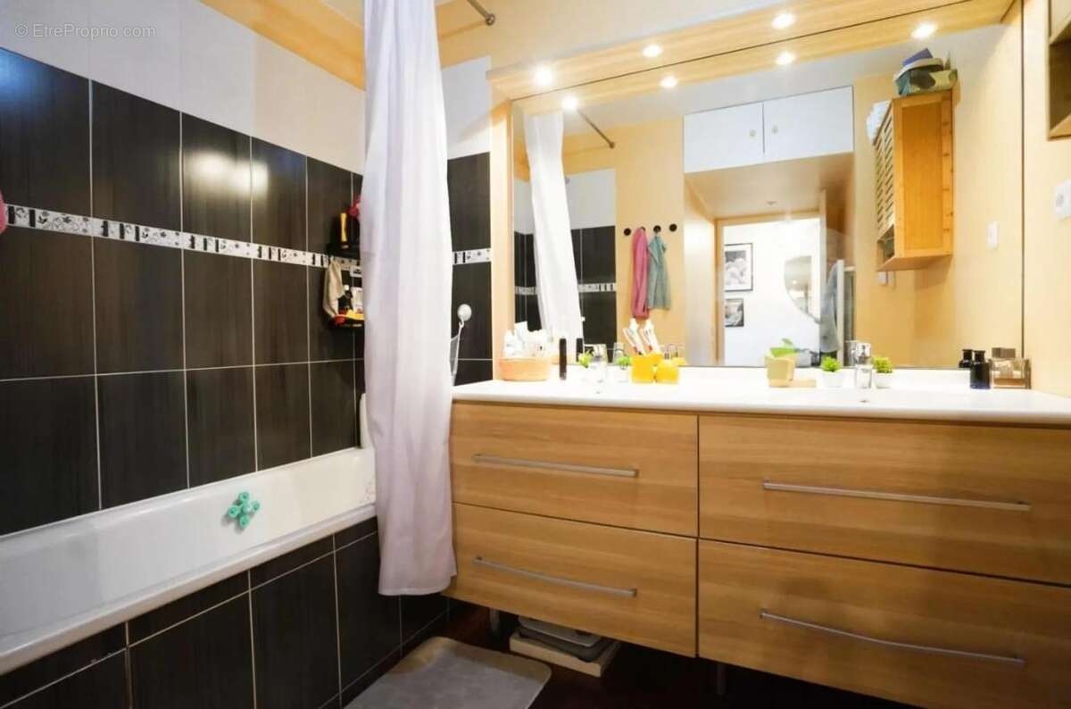 Appartement à FRESNES