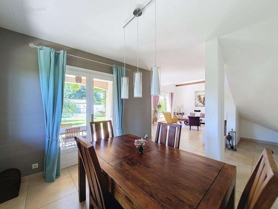 Maison - 3 Chambres - possibilité 4 - Cave - Buanderie - Terrasse - Balcon - Jardin - Piscine - Au calme - photo 11