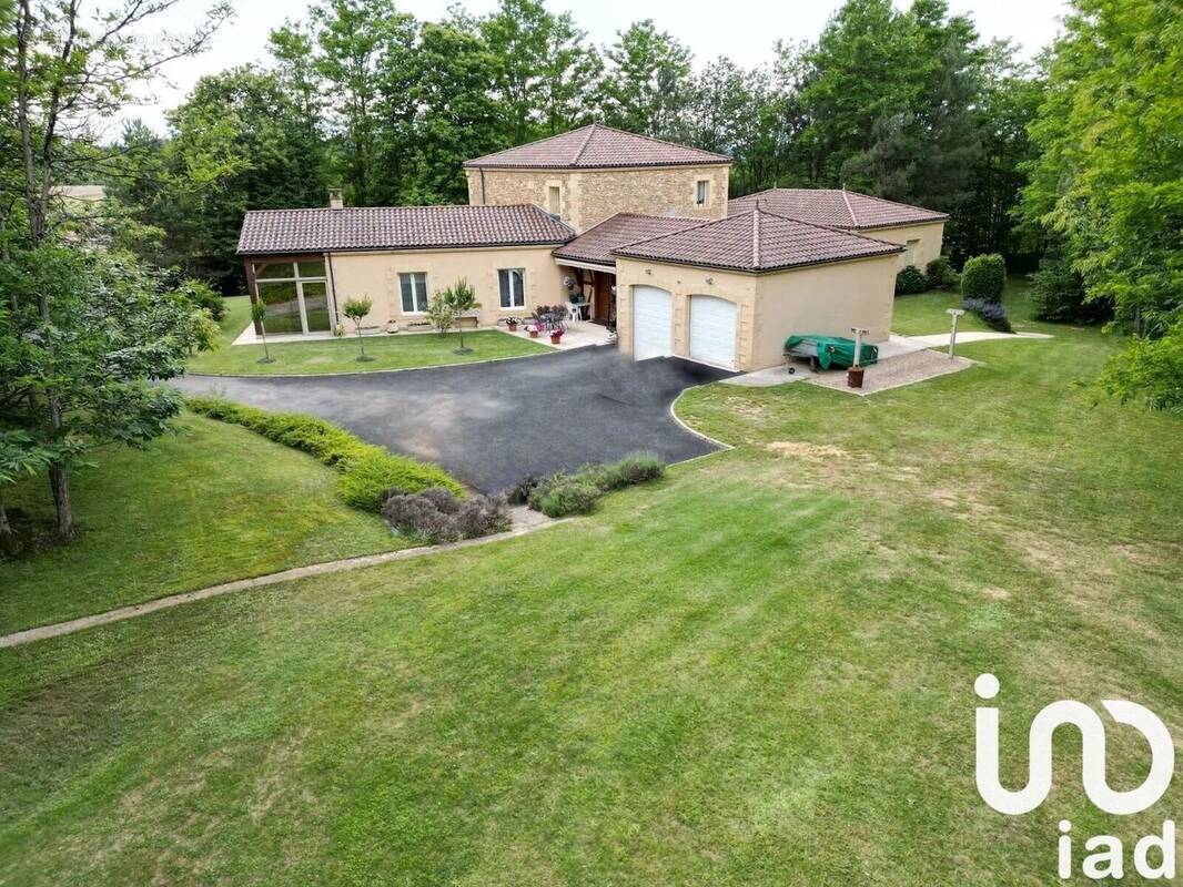 Photo 1 - Maison à MARCILLAC-SAINT-QUENTIN