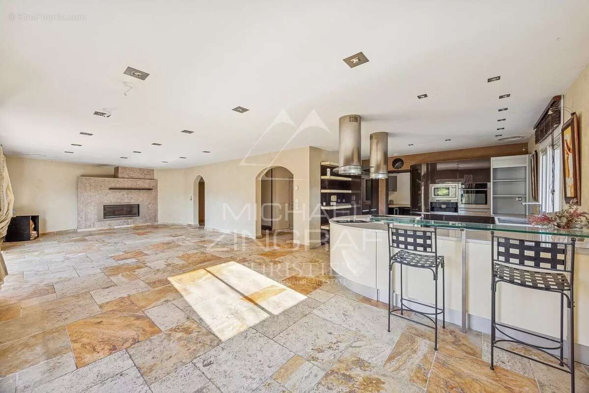 Maison à ROQUEFORT-LES-PINS