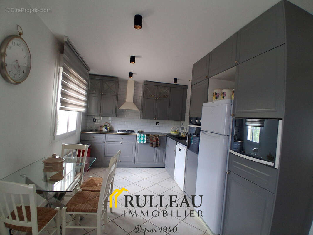 Maison familiale de caractere de 153 m2 habitables - terrain de 1223 m2 - proche centre saint louis de montfer - photo 4