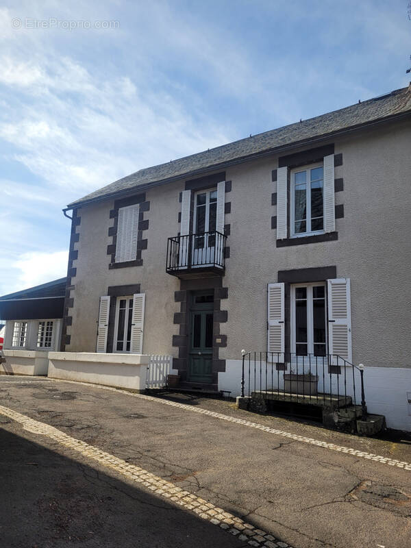 Maison à MURAT-LE-QUAIRE