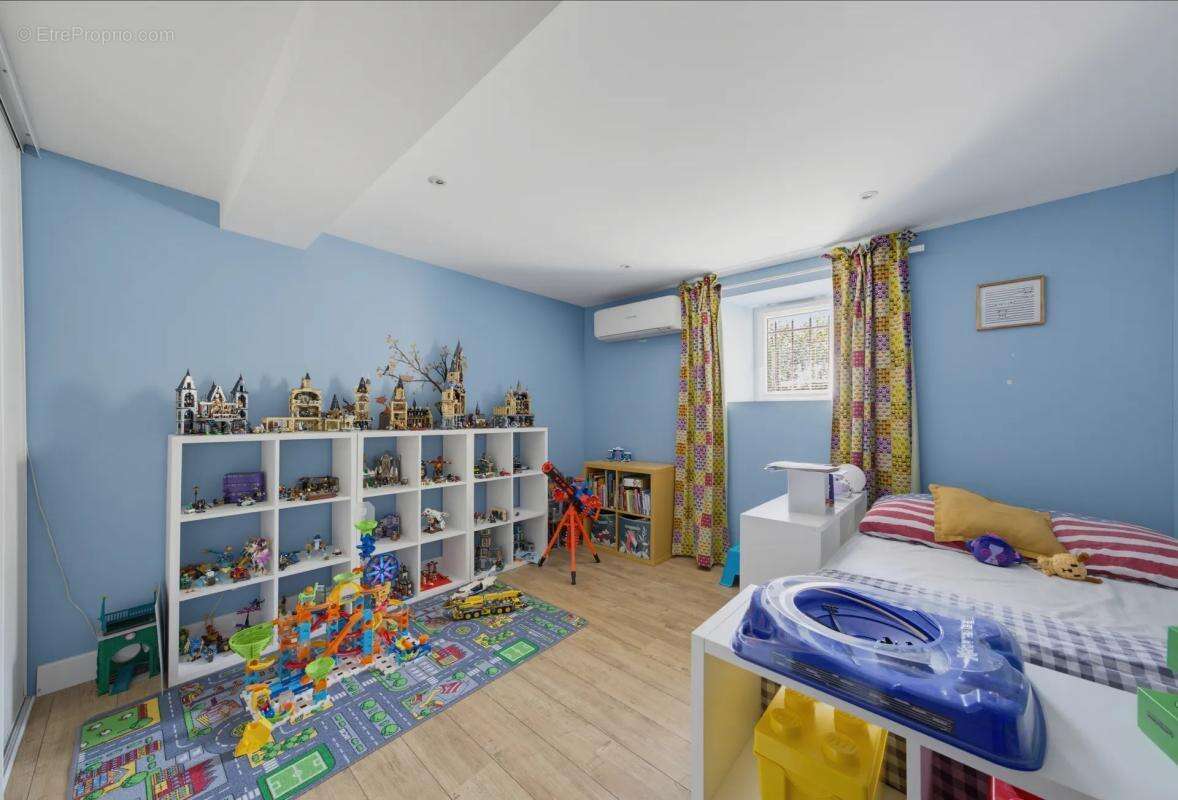 Maison de 5 pièces de 160 m² à Blanquefort - photo 9