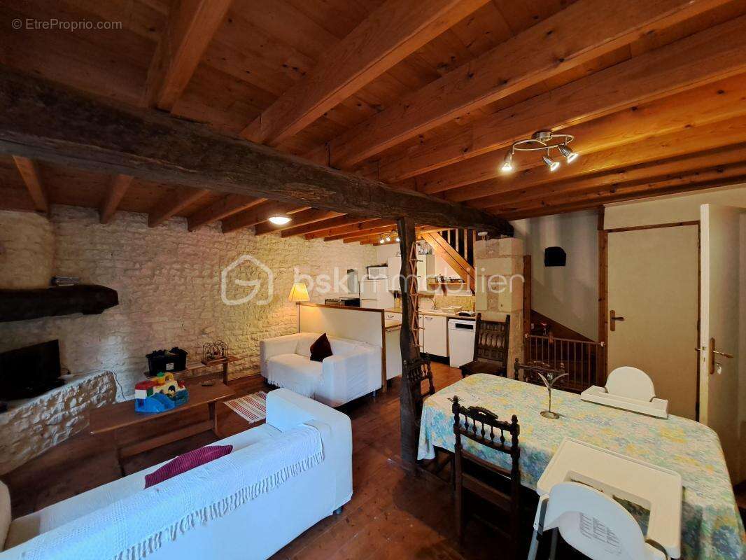 Maison à SAINT-PIERRE-DE-JUILLERS