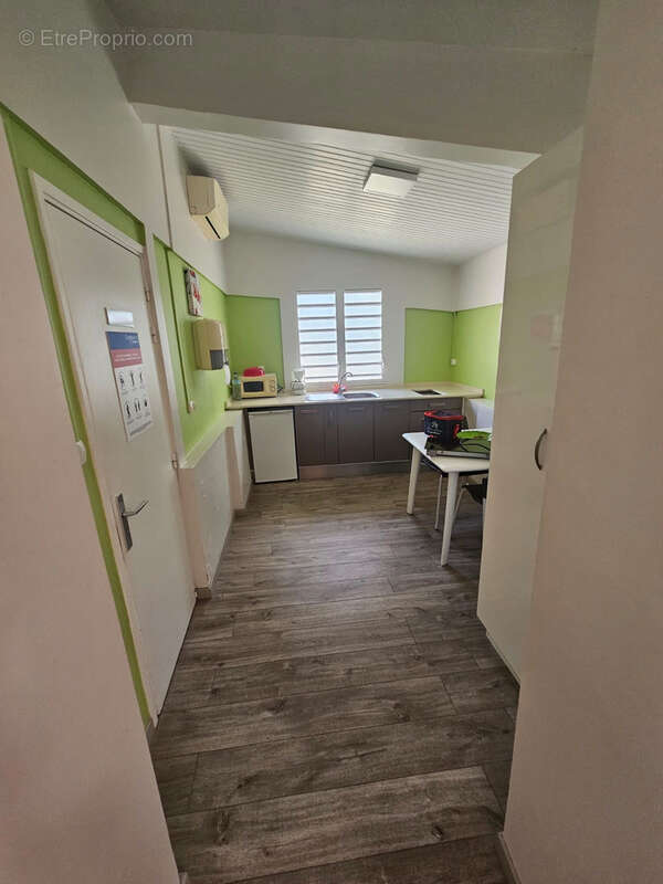 Commerce à BASSE-POINTE