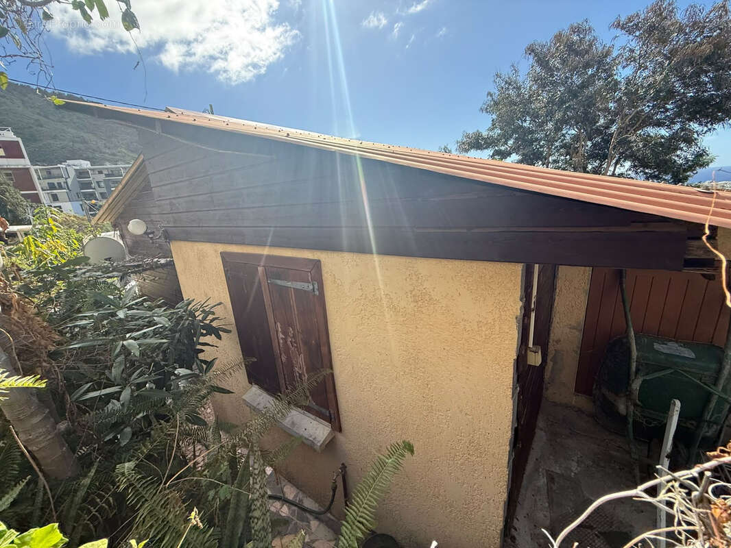 Maison en vente à Saint-Denis secteur Bellepierre, à deux pas du CHU ! - photo 3