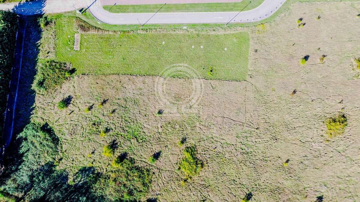 Terrain à ROSNY-SUR-SEINE