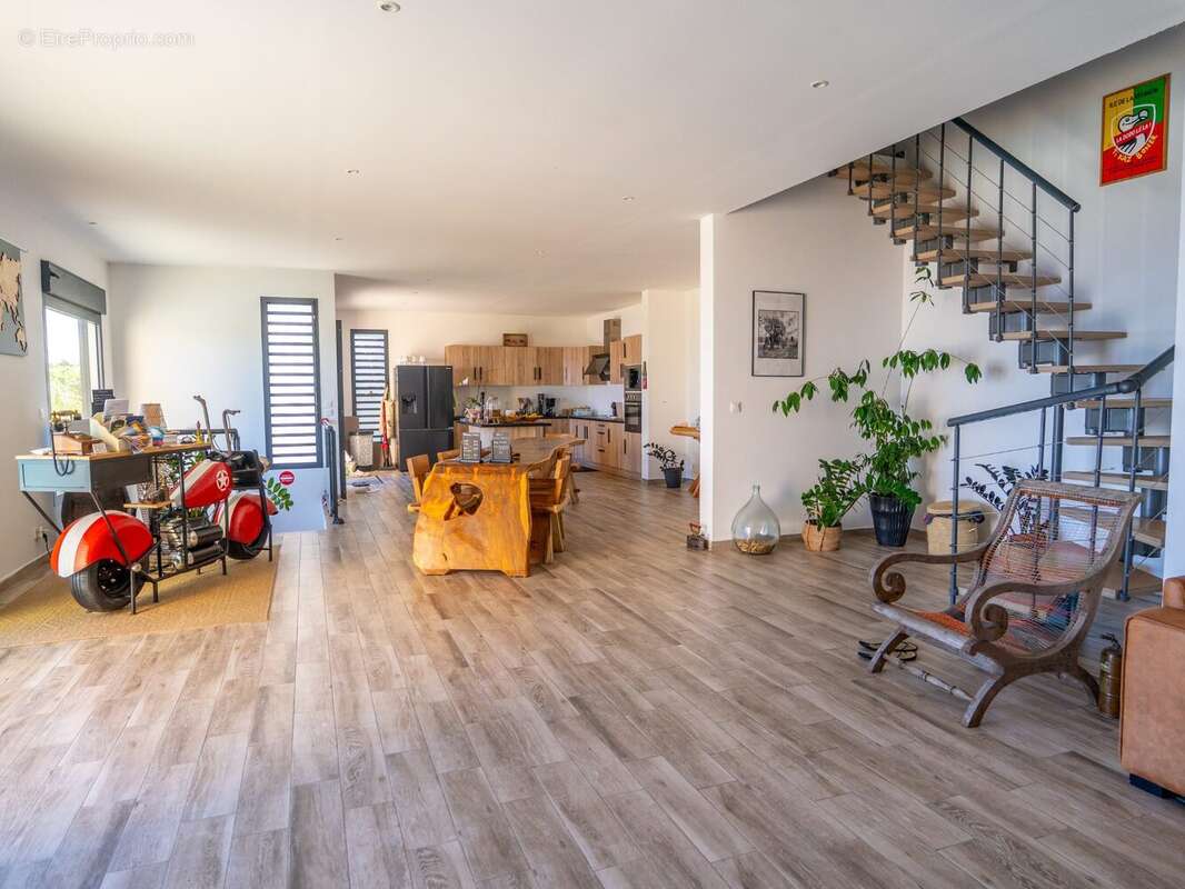 Maison 280 m² à Petite-Ile  - photo 6