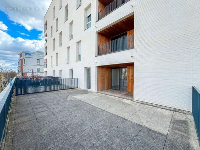 Appartement à BEAUZELLE