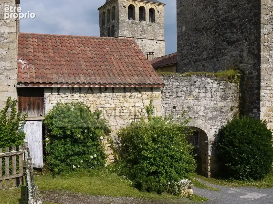  Propriété mitoyenne dans un château Médiéval du 14ème et 15eme siècles - photo 26