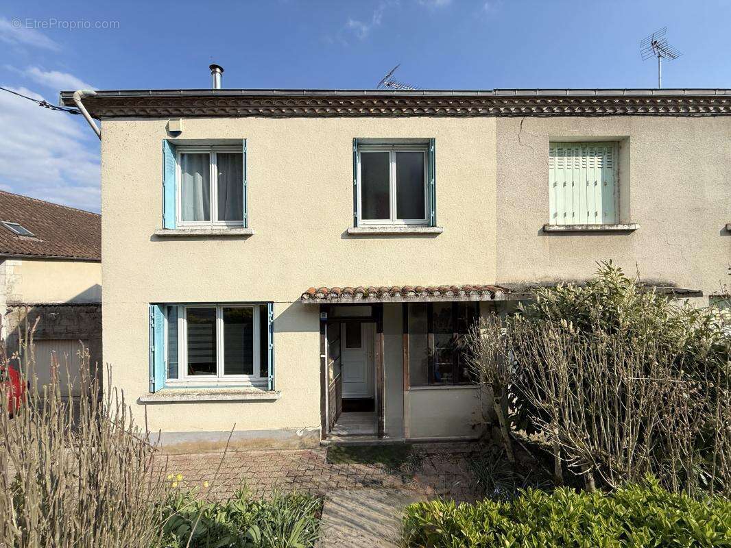 Maison à CHAMPCEVINEL