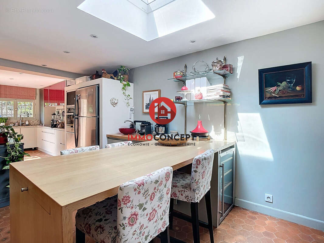 Maison 180 m² à Villeneuve-Les-Avignon  - photo 2