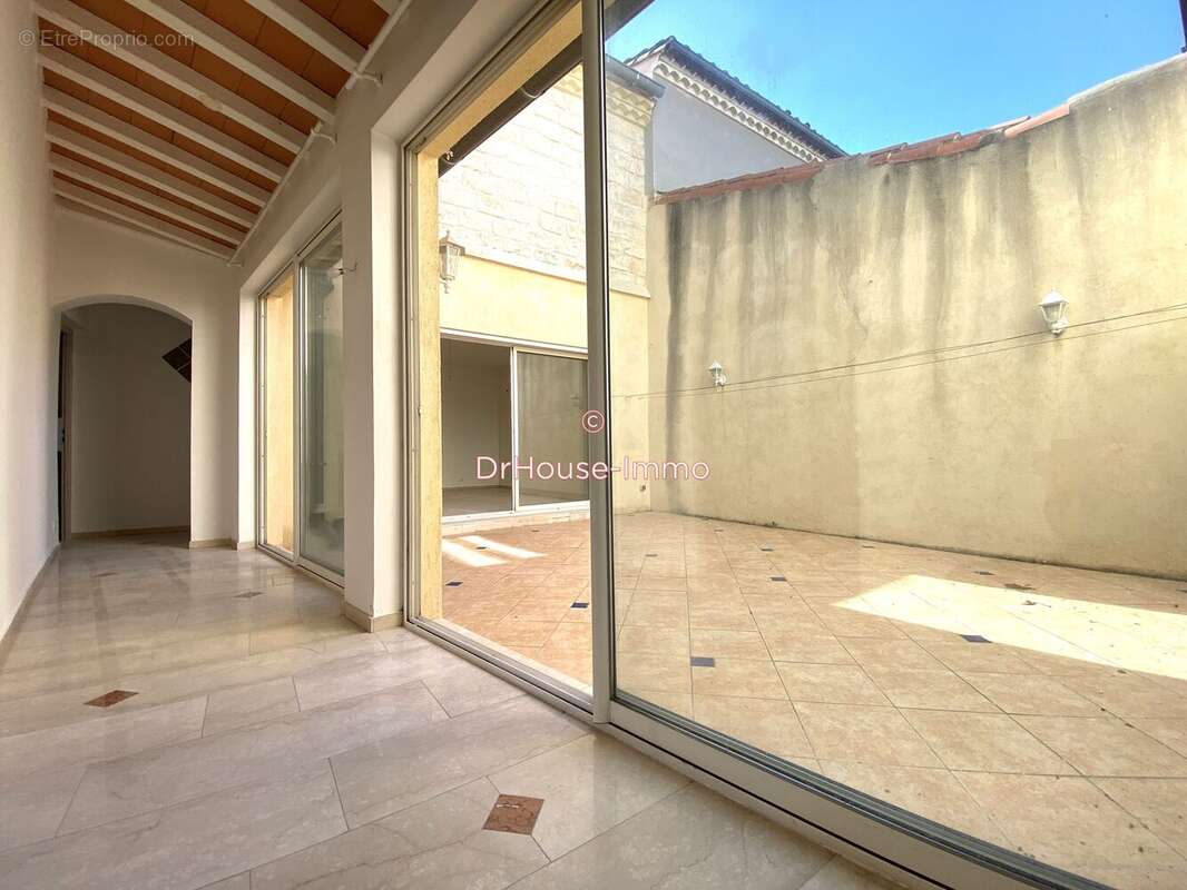 Maison 219 m² à Saint-Laurent-D'aigouze  - photo 9
