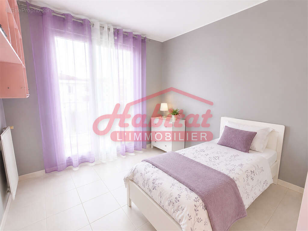 CHELLES - Appartement T4 avec 2 Chambres- Cave - Parkings - photo 5