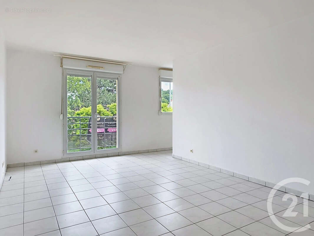 Appartement à VILLENEUVE-SUR-YONNE