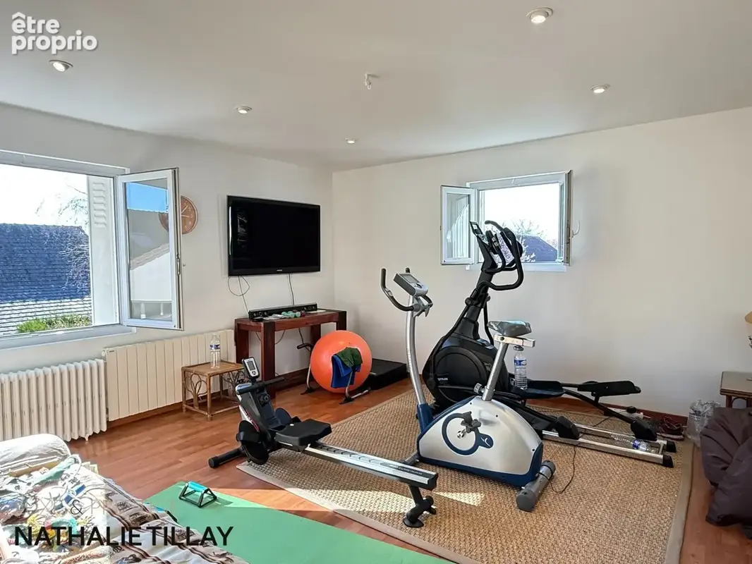 FLEURY LES AUBRAIS, maison familiale à vendre, jardin, garages et stationnements - photo 17