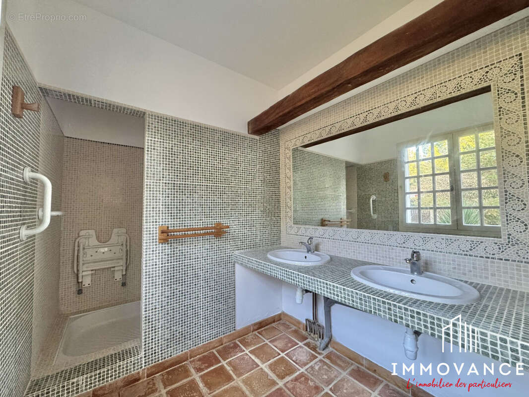 Maison à SAINT-BAUZILLE-DE-MONTMEL