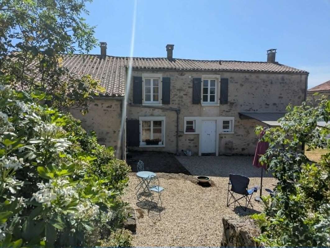 Maison à SAINT-CYR-DES-GATS