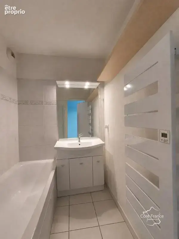 Investissement locatif T2 avec terrasse, parking privatif et - photo 3