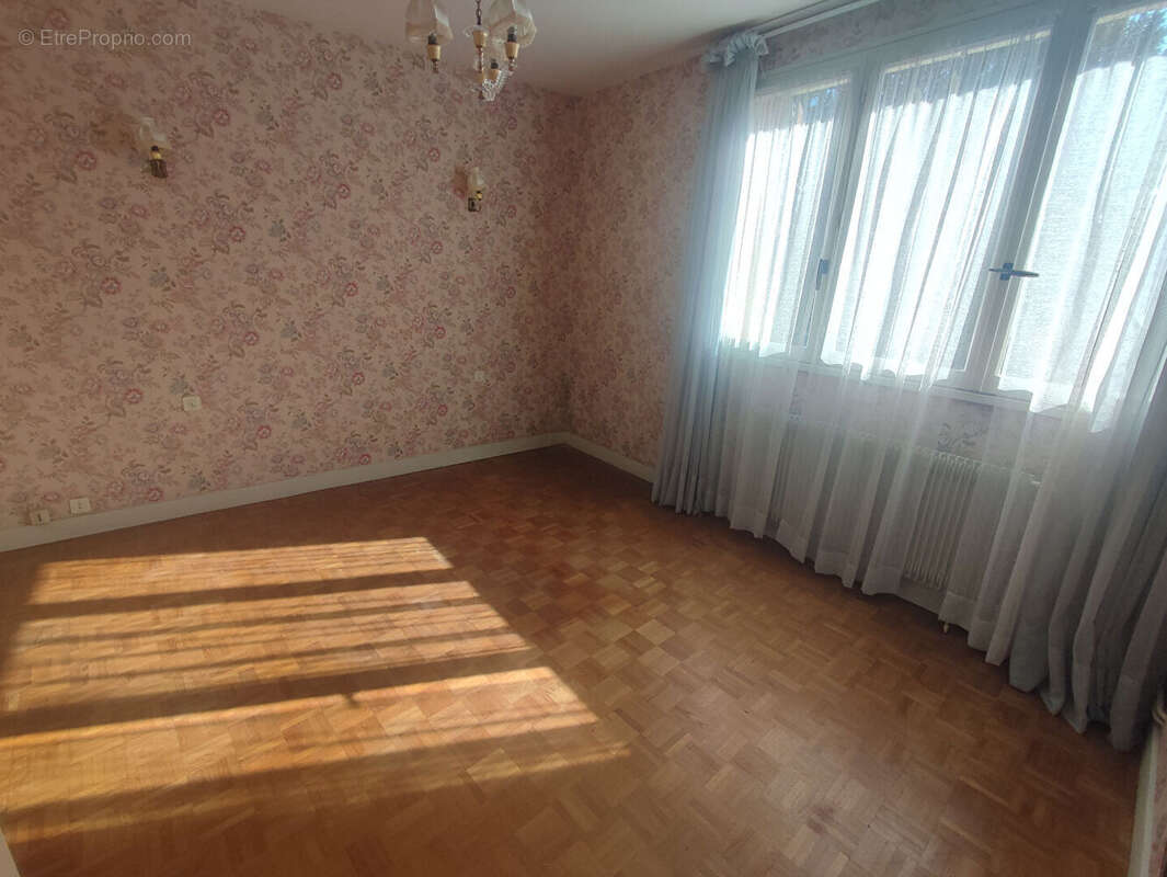 Maison à SAINT-JEAN-DE-BRAYE