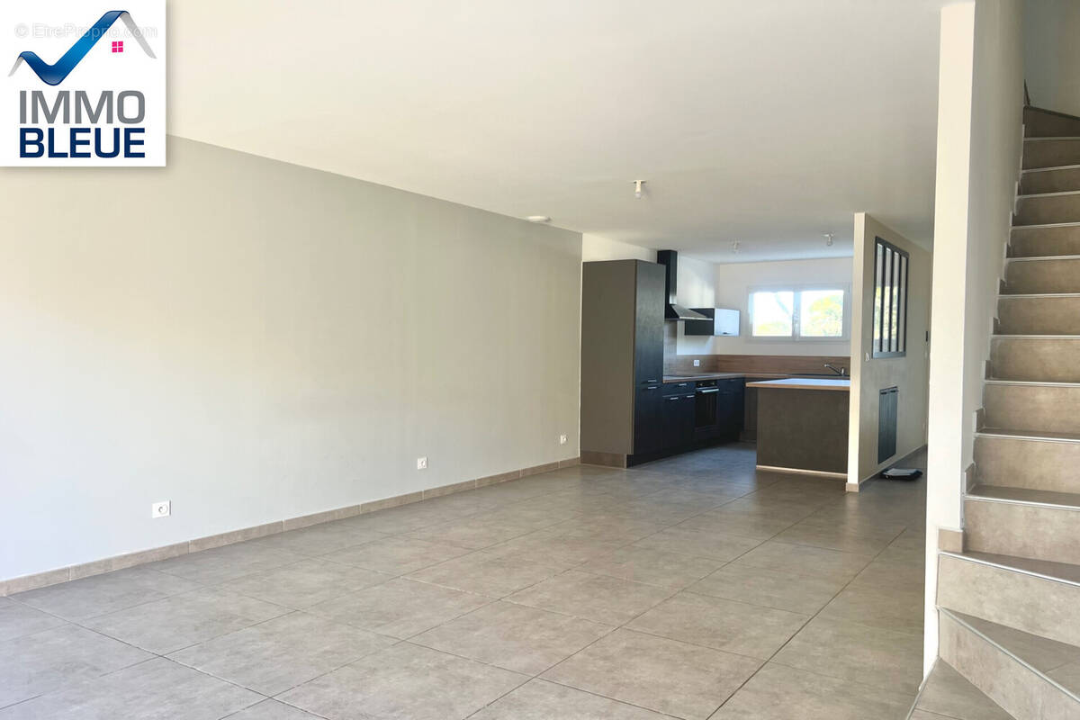 Maison à SAINT-MITRE-LES-REMPARTS