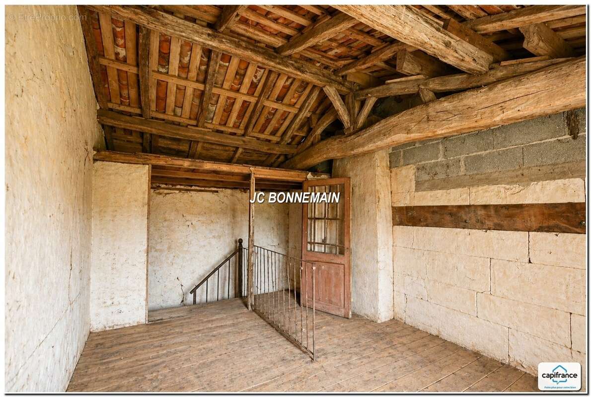 A vendre sur 1,14 Ha - Maison 1 à Réhabiliter 200 m² / Maison 2 Habitable Immédiat CHERMIGNAC (17) - photo 22