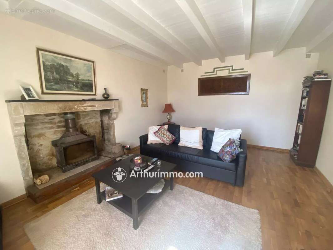 Maison à SAINT-GEORGES-DE-LONGUEPIERRE