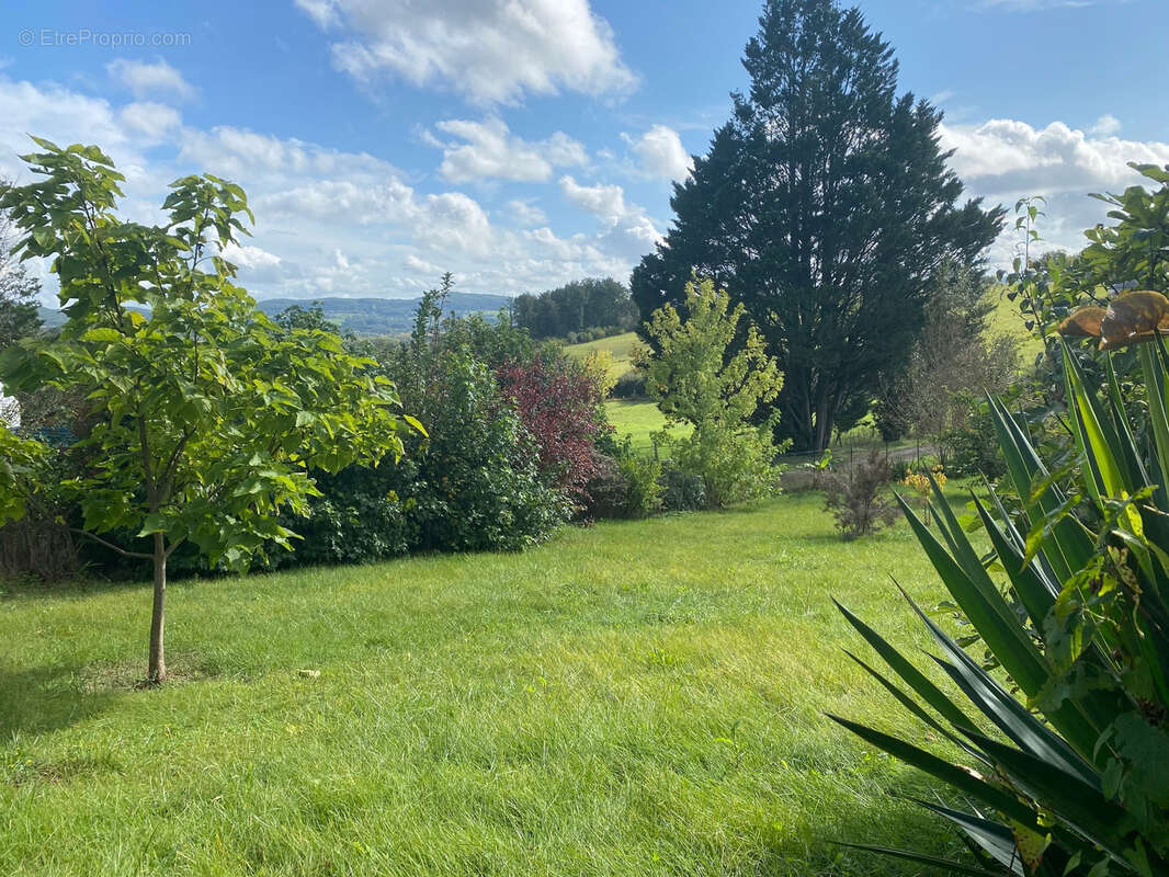 Maison à SAINT-PANTALEON-DE-LARCHE