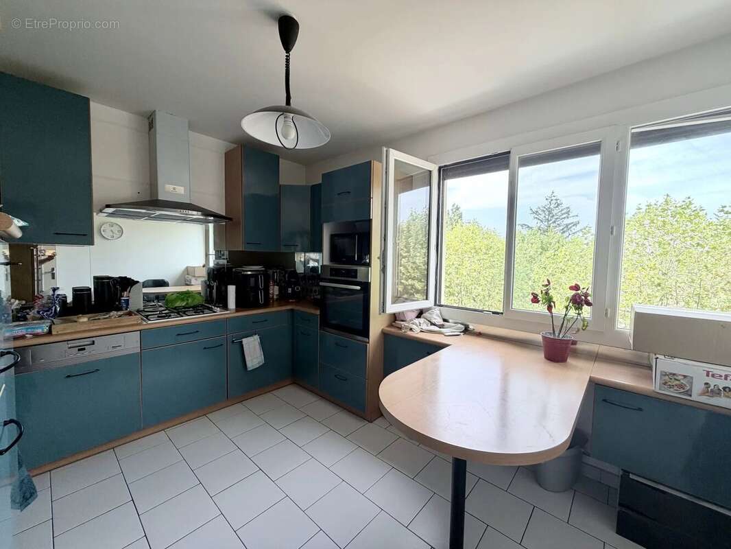 GUILHERAND-GRANGES - T4 de 78m² avec garage et cave - VENDU LOUE. - photo 4