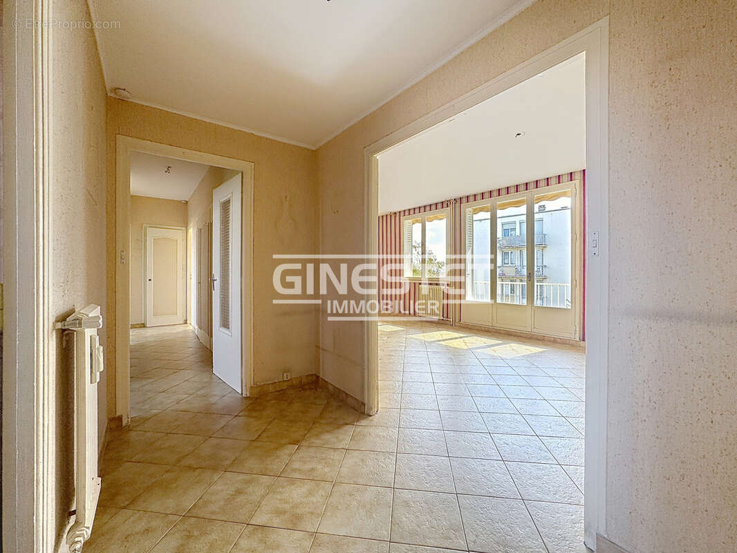 Saint andre les vergers - t5 a renover avec balcon et cave - photo 4