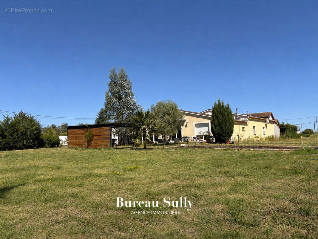 Corcelles en Beaujolais, maison rénovée de 152 m2 édifiée un terrain de 1500 m2 à 8 mn de Belleville - photo 4