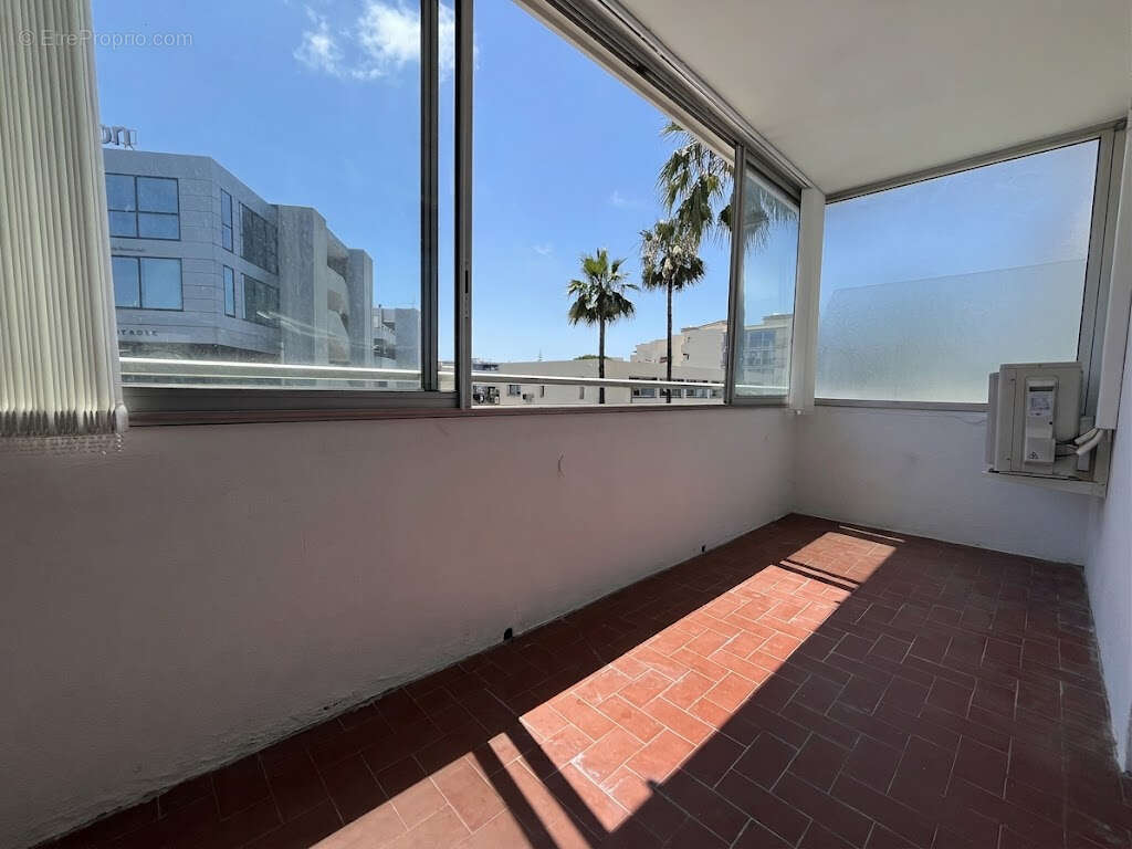 Appartement à SAINT-LAURENT-DU-VAR