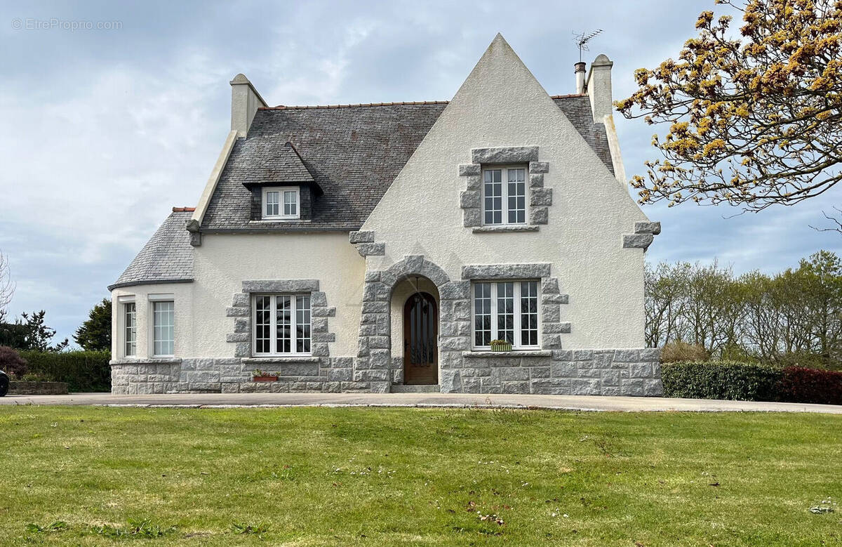 Maison à PLOUGUERNEAU