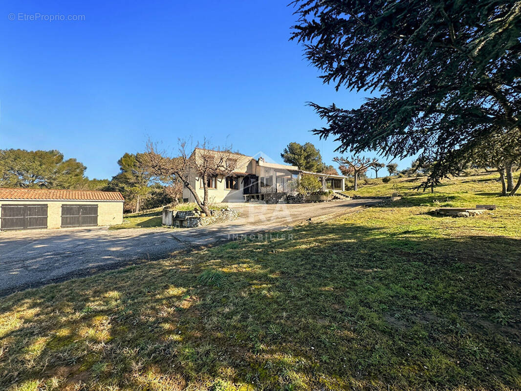 Maison à SIMIANE-COLLONGUE