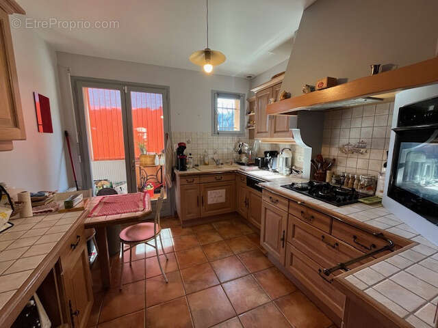 Maison récente de plain-pied sur sous-sol complet. - photo 3