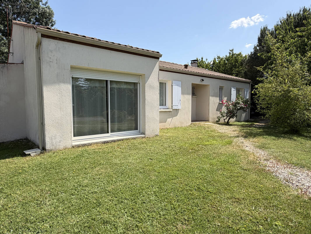 Maison à LA CLISSE