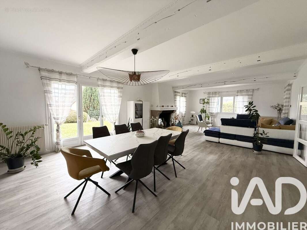 Maison 323 m² à Ville-Saint-Jacques  - photo 4