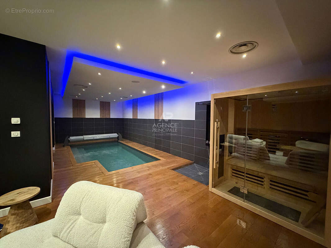 Demeure de prestige Osny 7 pièce(s) 221.05 m² - photo 13