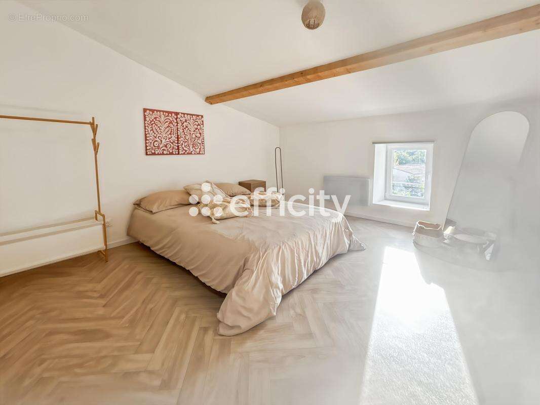 Appartement à SAINT-JEAN-D'ANGELY