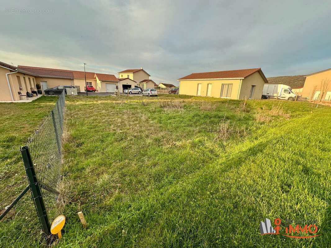 Terrain à HIERES-SUR-AMBY