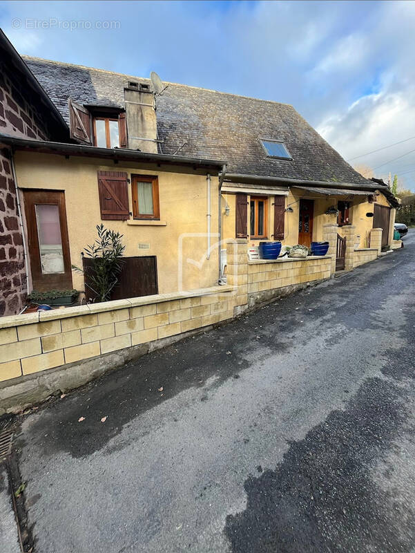 Maison à OBJAT