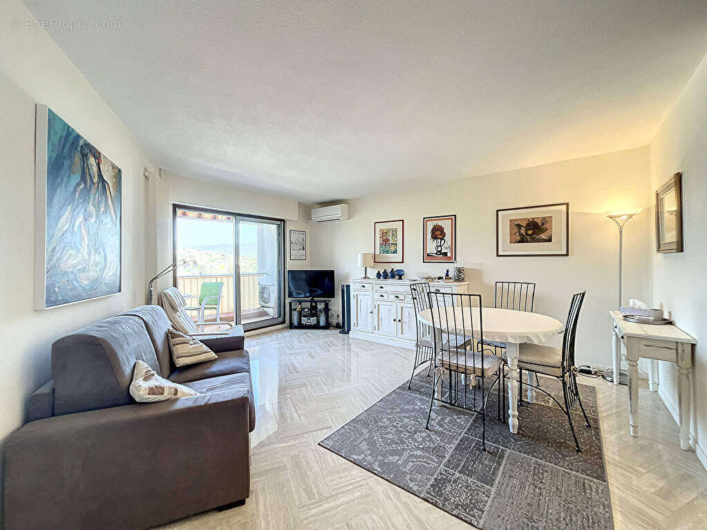 Appartement à MANDELIEU-LA-NAPOULE
