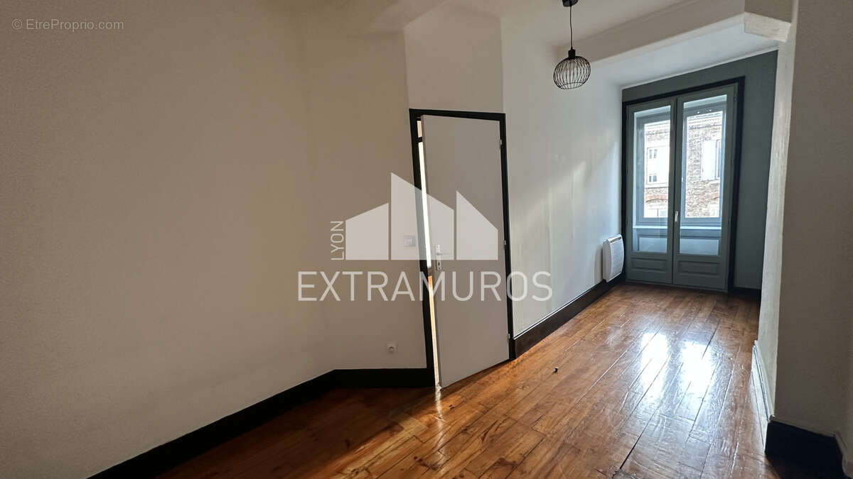 Appartement à L'ARBRESLE