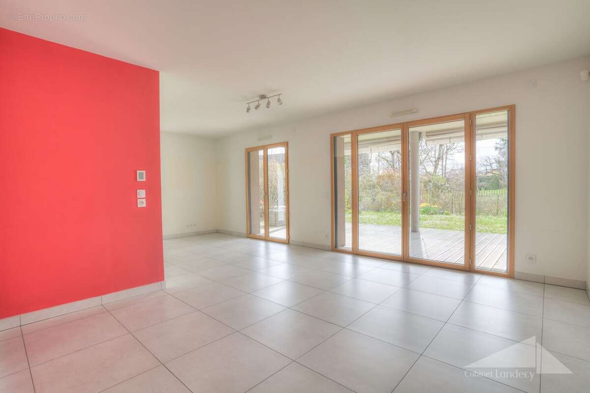 Appartement à PREVESSIN-MOENS