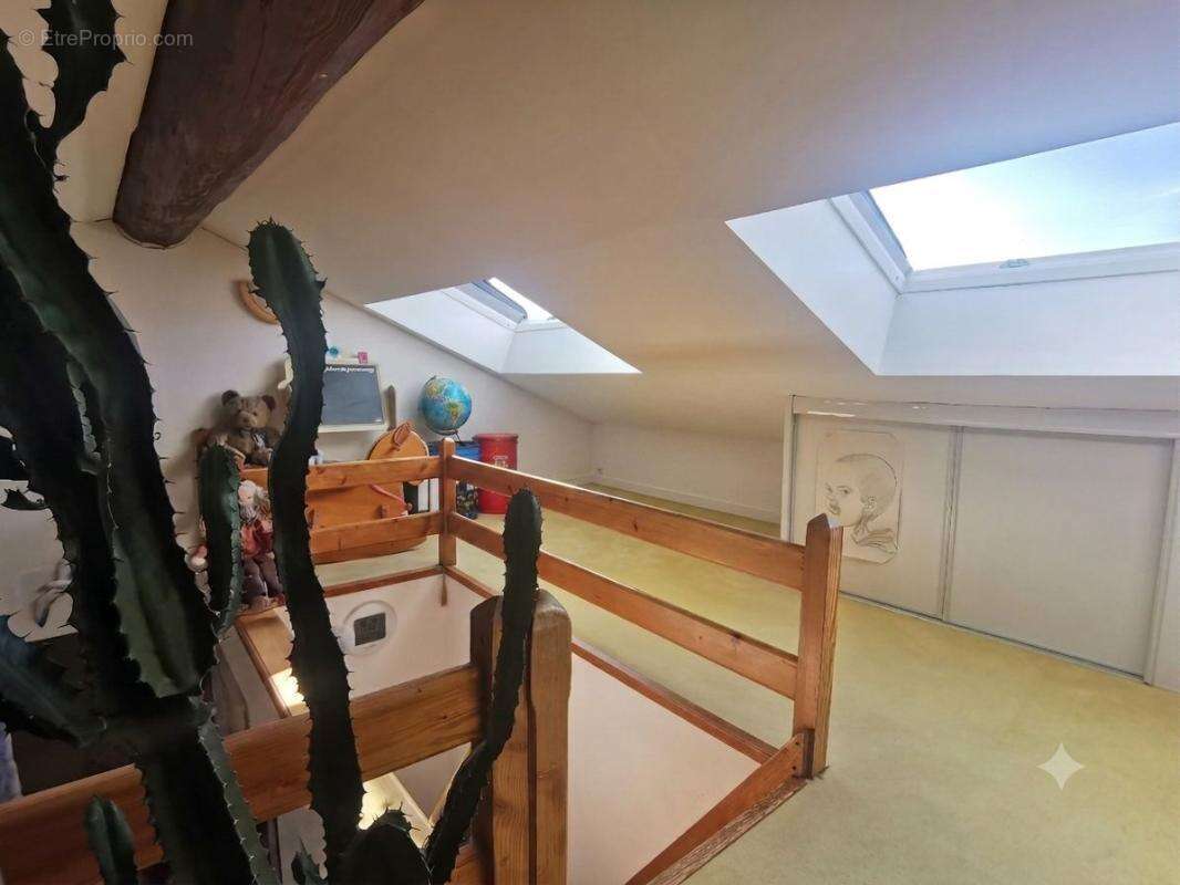 Appartement à L'ARBRESLE