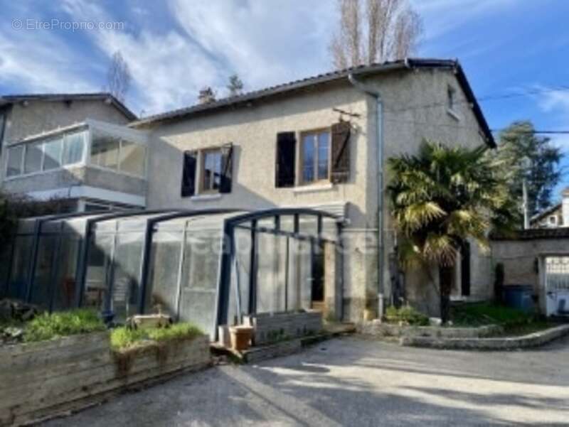 Maison à GREZIEU-LA-VARENNE