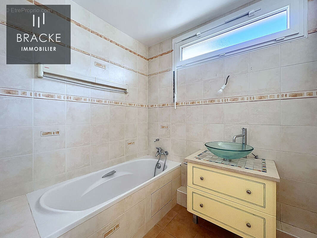 Appartement à LA GARENNE-COLOMBES